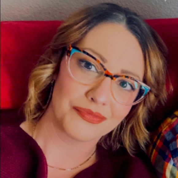 Meet your Posher, Krista - Picture 1 of 1